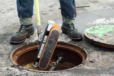 SOLOis launched into a manhole